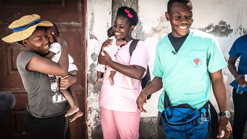 sagamedia - documentary films - the first male midwife in Haiti