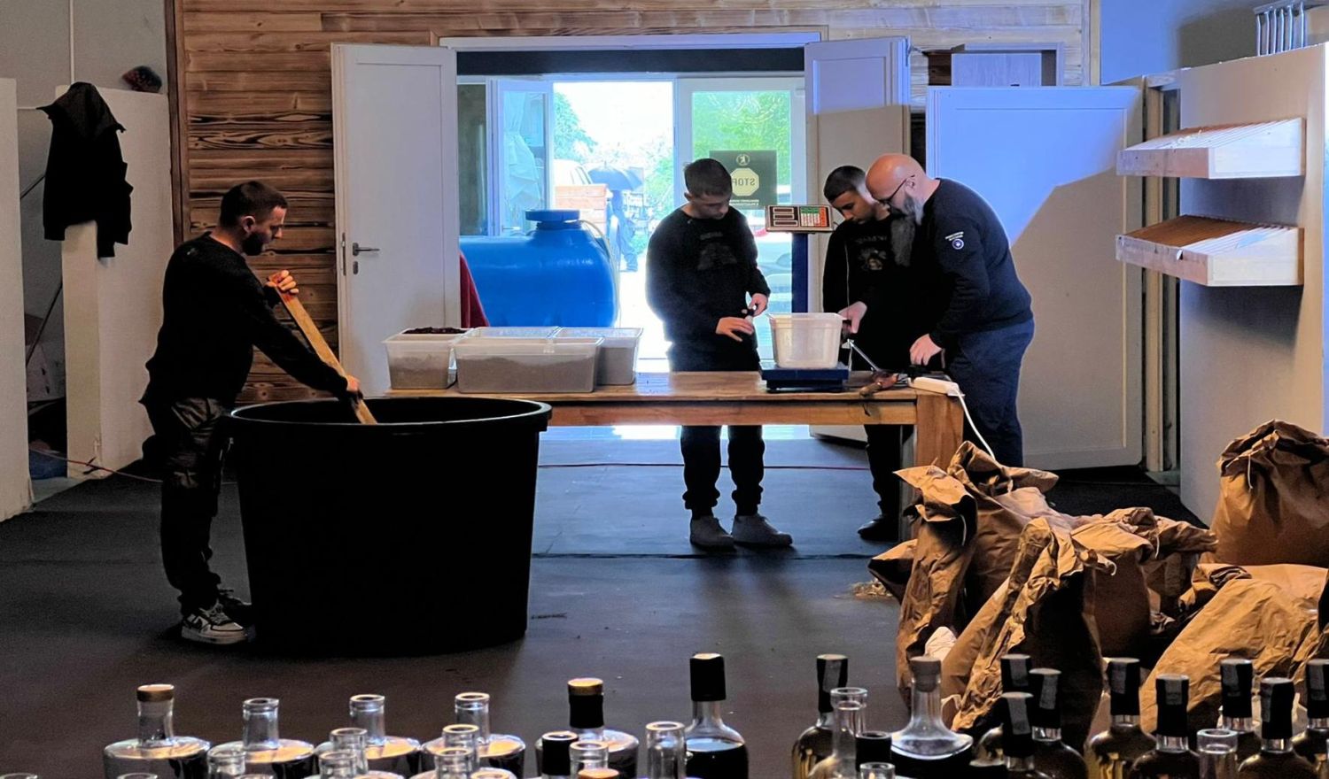 sagamedia - Dokumentarfilme - Die erste männliche Hebamme in Hahiti