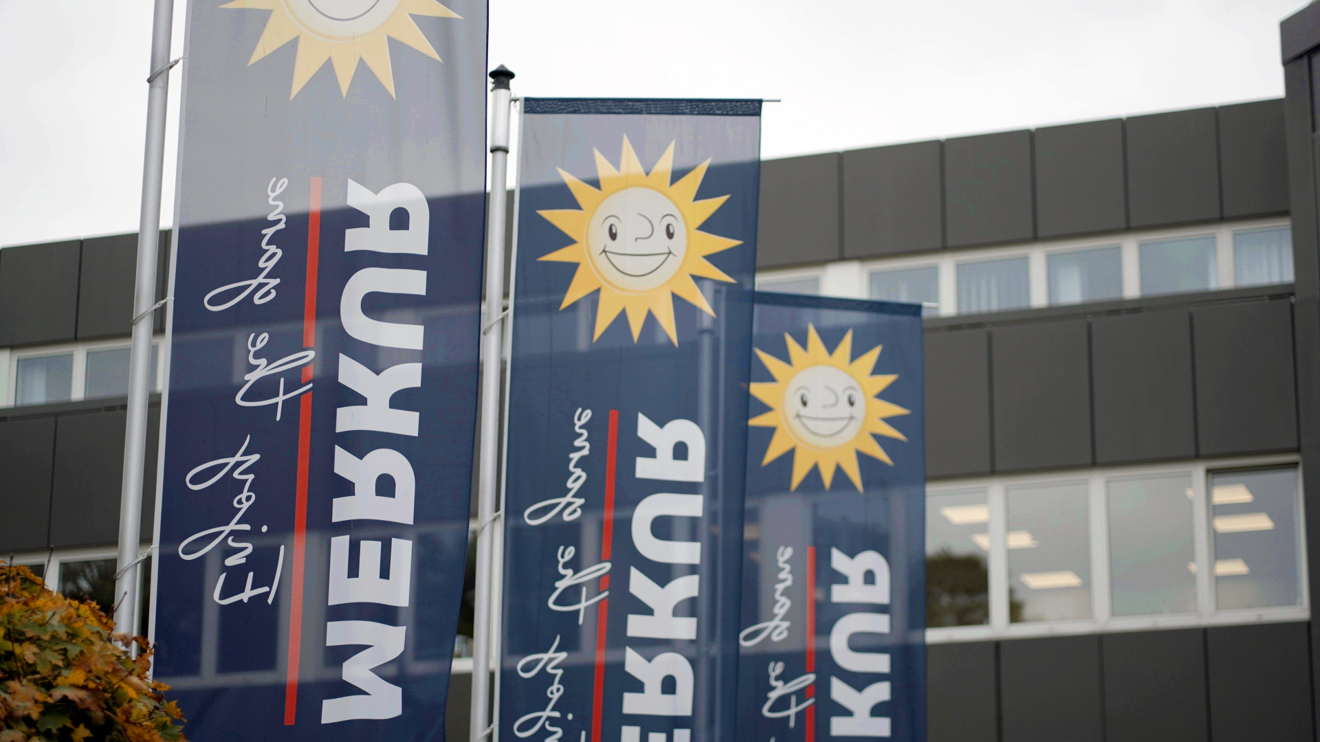 Heimatflimmern_Merkur Firmensitz in Espelkamp sagamedia - Reportagen - WDR - Wer kann das bezahlen?